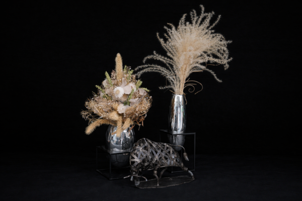Deko-Set mit Kunstblume und Figu