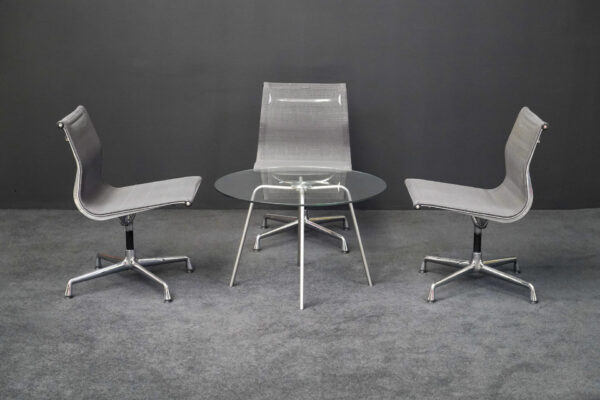 Set aus 3x Vitra EA 108 Netz Grau + Walter Knoll Beistelltisch