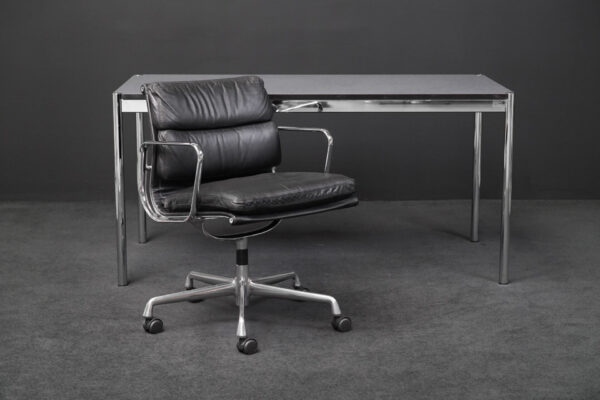 USM Haller Schreibtisch / Vitra EA 217 Leder Schwarz