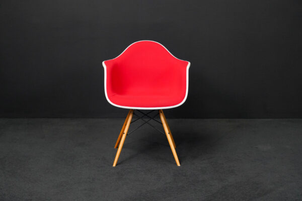 Vitra Plastic Armchair RE DAW Stoff Rot