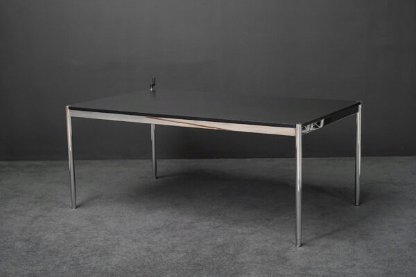 USM Haller höhenv. Schreibtisch Holz Schwarz