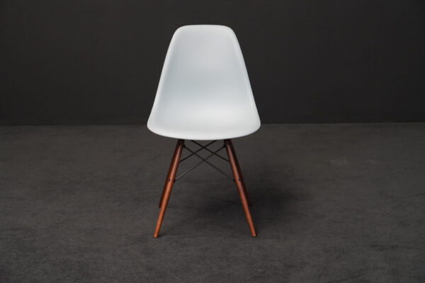 Vitra Plastic Chair DSW Kunststoff Hellblau