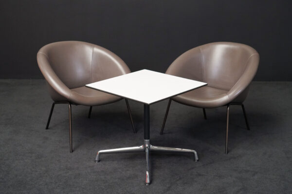 2x Walter Knoll 369 Leder Braun + Vitra Segmented Table Kunstharz Weiß