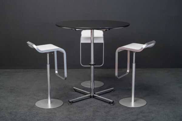 USM Kitos Konferenztisch / 3x Lapalma LEM Kunststoff Weiß