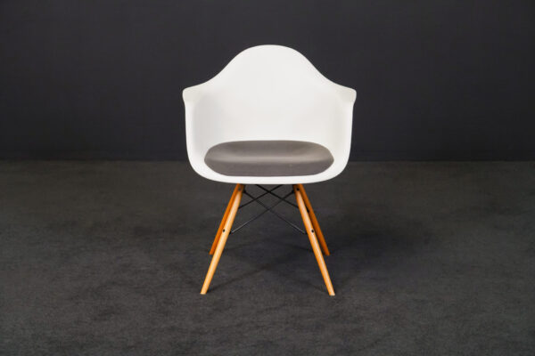 Vitra Plastic Armchair DAW Kunststoff Weiß