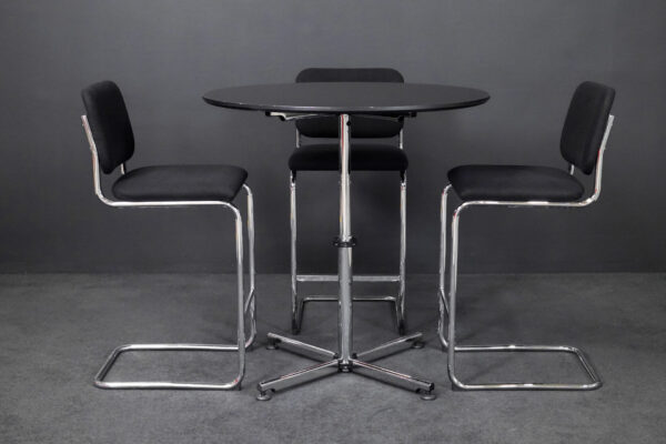USM Kitos Konferenztisch / 3x Knoll Cesca Hopsak Schwarz