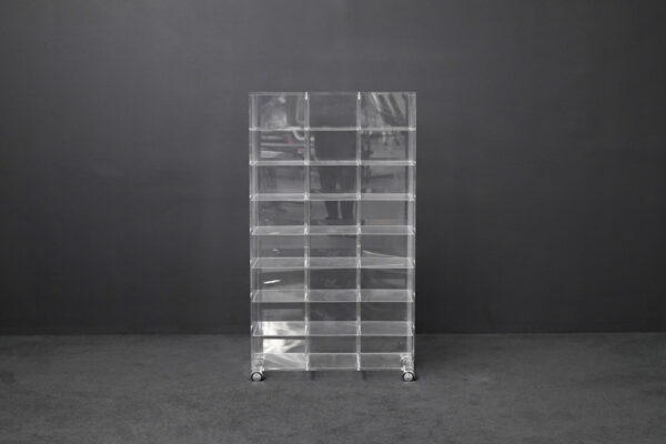 Transparante plastic apothekerkast