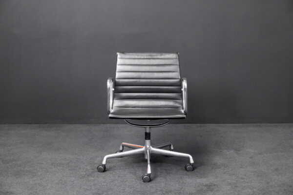 Vitra EA 107 Leren Zwart