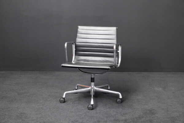 Vitra EA 107 Leren Zwart