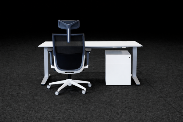 Arbeitsplatz aus K&N elektr. höhenv. Schreibtisch + Inwerk Bürodrehstuhl + Walter Knoll Rollcontainer