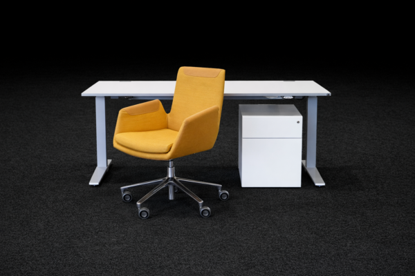 Arbeitsplatz aus K&N elektr. höhenv. Schreibtisch + Cor Bürodrehstuhl + Walter Knoll Rollcontainer