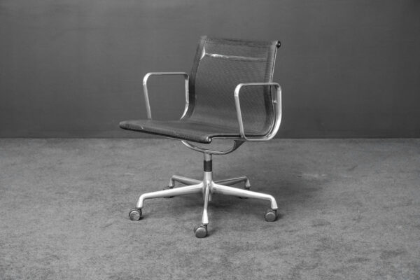 Vitra EA 107 Net Zwart