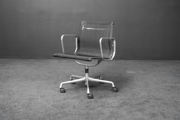Vitra EA 107 Net Zwart