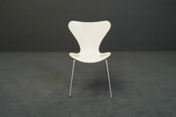 Fritz Hansen Serie 7 3107