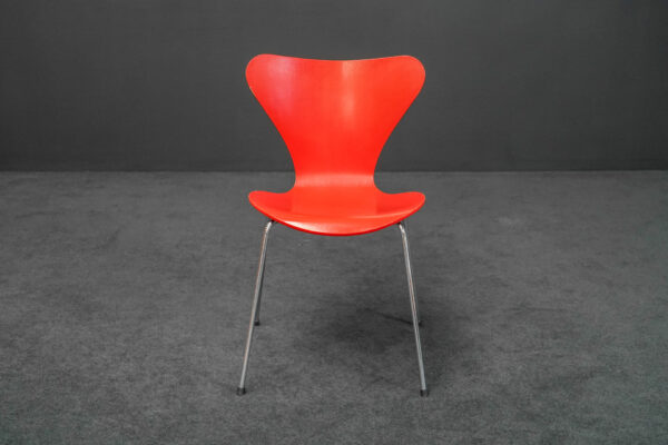 Fritz Hansen Serie 7 3107