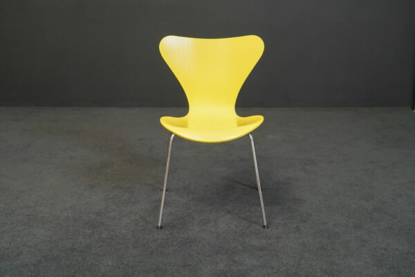 Fritz Hansen Serie 7 3107
