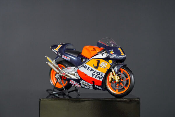 Guiloy 1/6 Scale 16265 Honda NSR 500