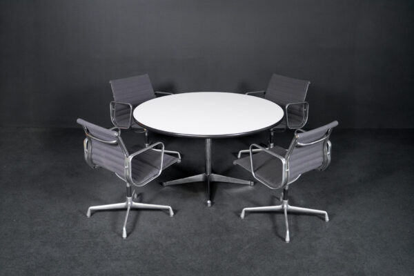 Vitra-contracttabel + 4x EA 108