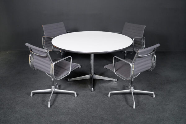 Vitra-contracttabel + 4x EA 108