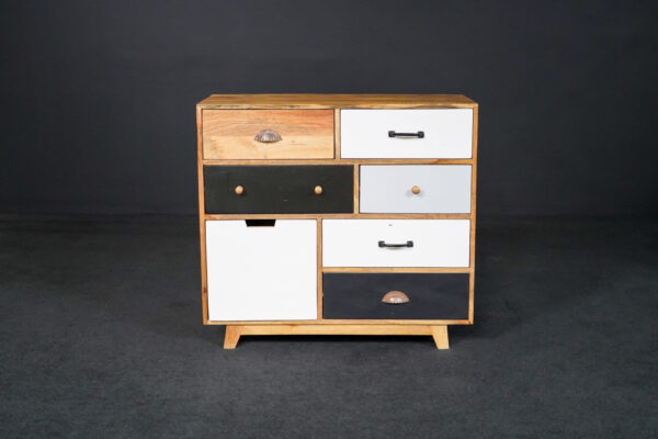 Wooden chest of drawers