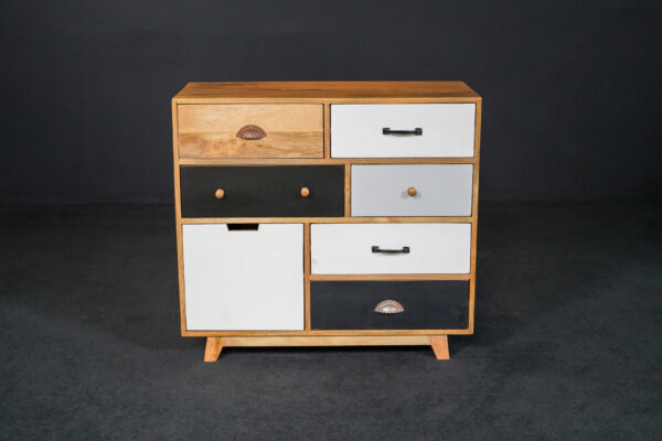 Wooden chest of drawers