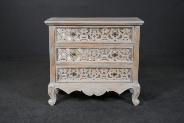 Wooden chest of drawers