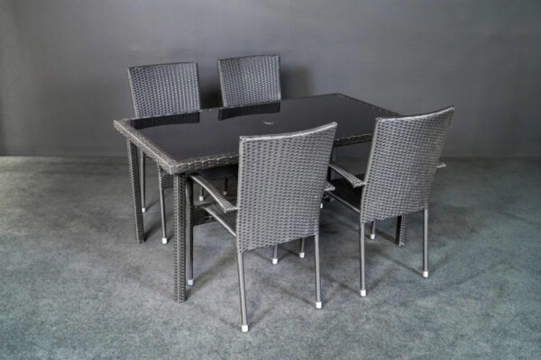 Patio table + 4x chairs