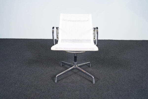 Vitra EA 107