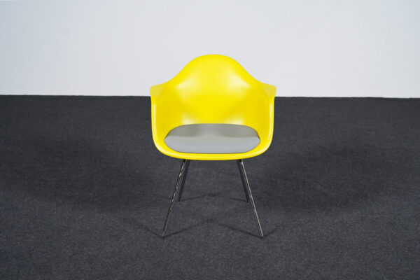Vitra DAX Plastic Armchair