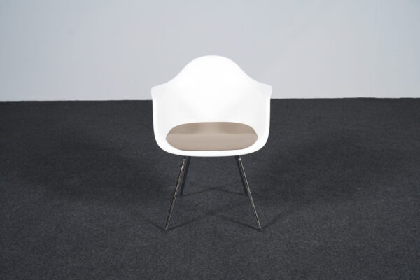 Vitra DAX Plastic Armchair