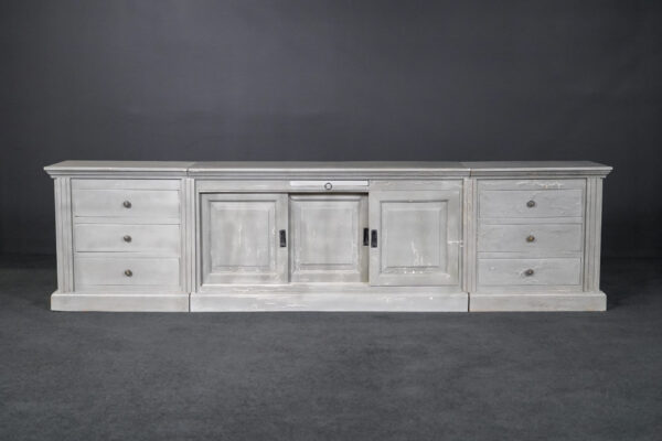 Sideboard aus grau gefärbtem Holz