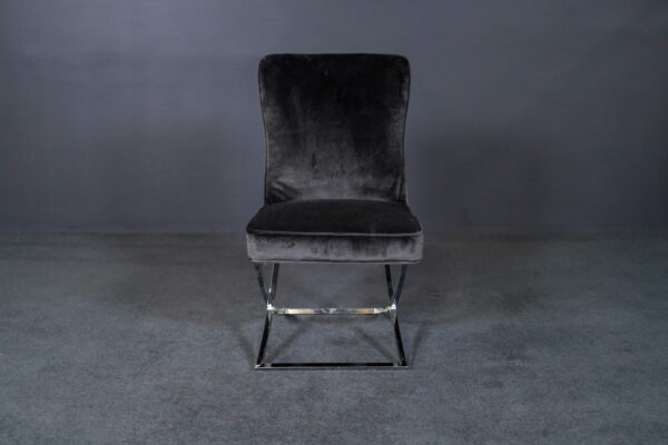 Stoffsessel mit Metallgestell