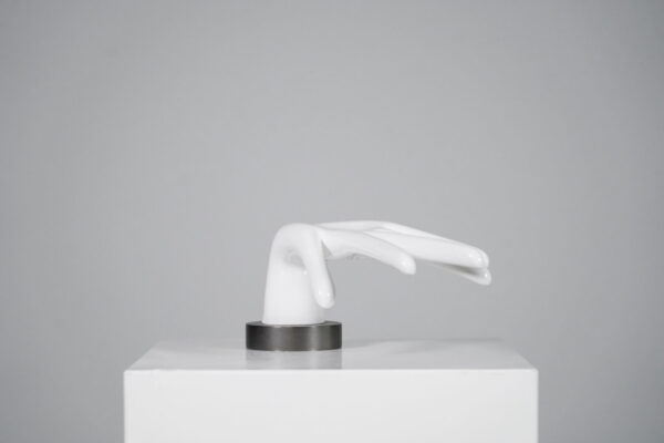 Handmodel gemaakt van wit plastic