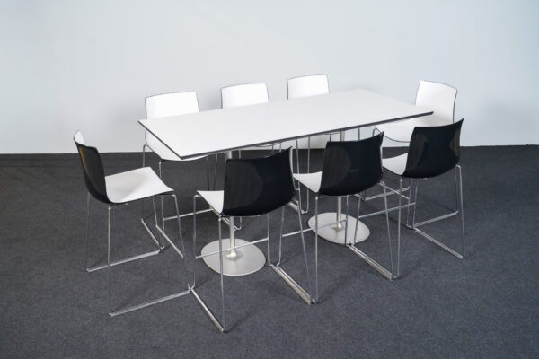Arper Konferenzset aus 6x Catifa Barhocker + Dizzie Stehtisch
